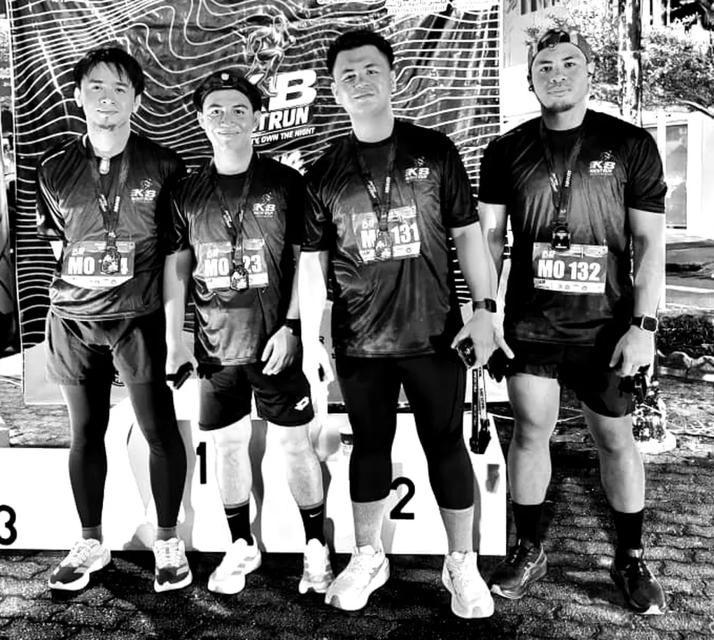 The four crew members with their KB Night Run medals